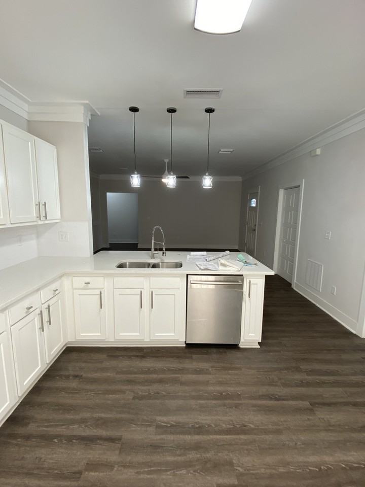 658 Chestnut St #1 - Photo 4 of 15