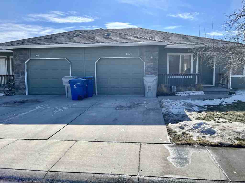 1025 Se Freedom Cir #1 - Photo 2 of 19