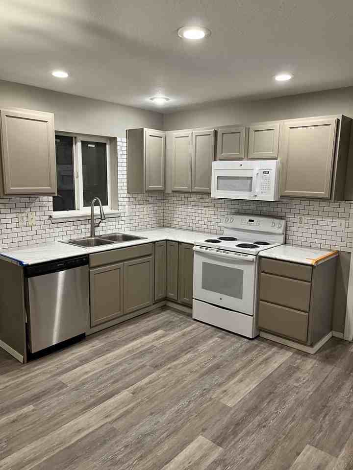 1025 Se Freedom Cir #1 - Photo 6 of 19