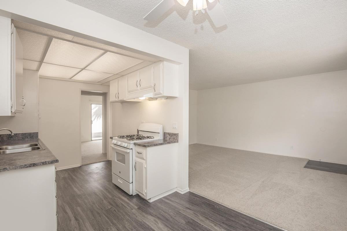 14300 Newport Ave - Photo 5 of 28