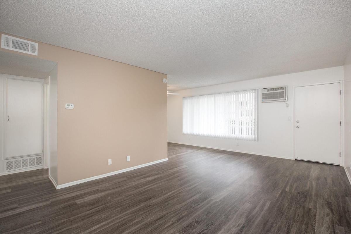 14300 Newport Ave - Photo 7 of 28