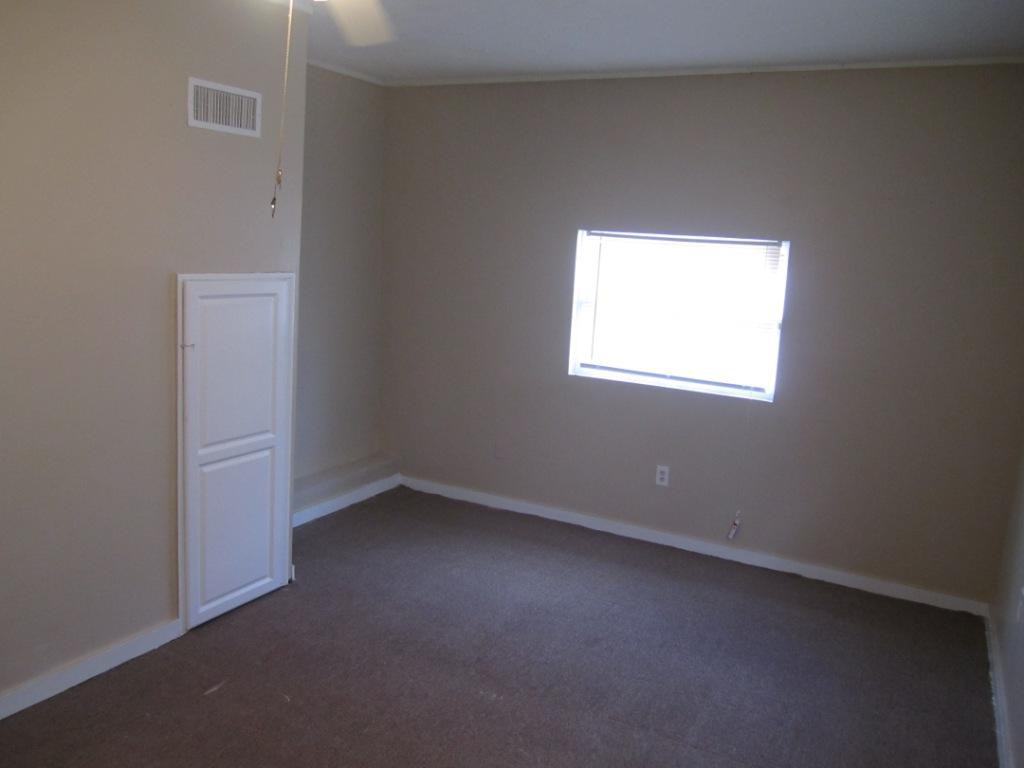 1032 Court St - Photo 3 of 7