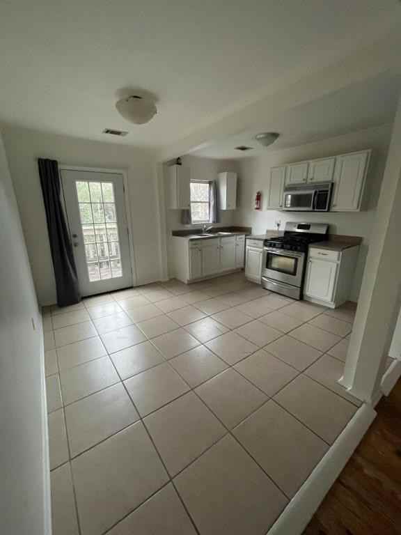 4264 Oxford Ave #4 - Photo 3 of 13