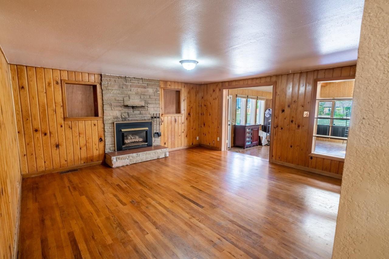 918 B St - Photo 3 of 18