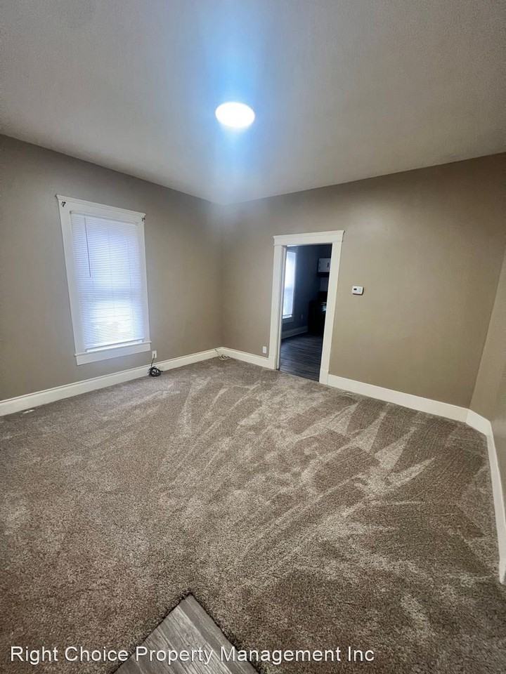 210 S Whitmer St - Photo 2 of 6