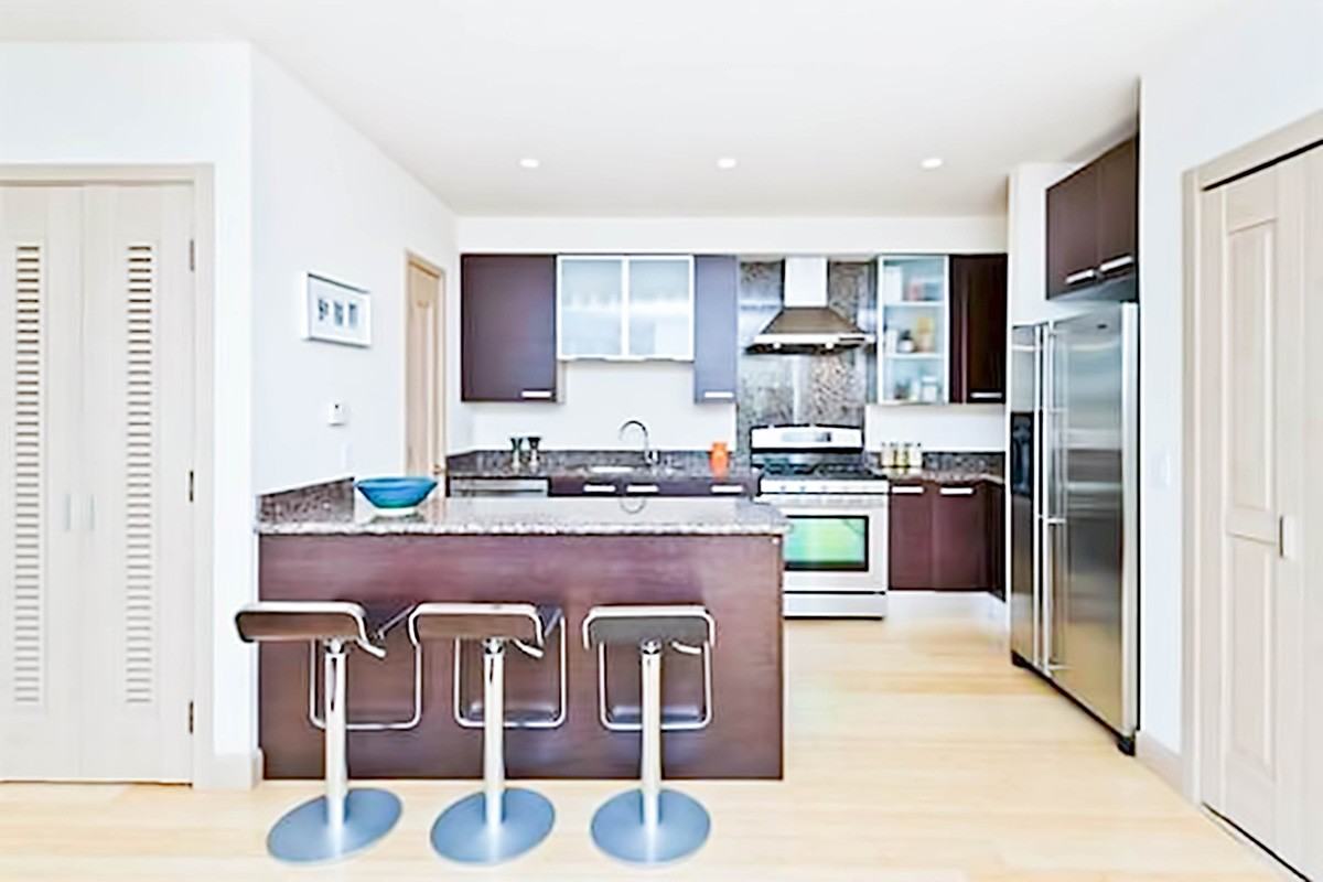 1120 Elm St - Photo 3 of 16