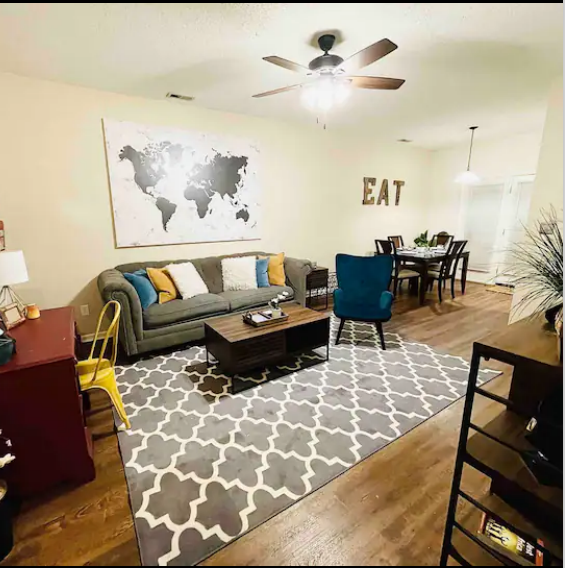 21028 N Main St - Photo 2 of 15