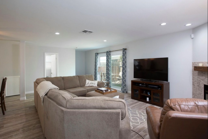 564 9th St - Photo 7 of 22