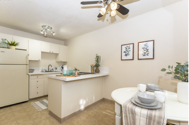 2536 Se 29th Ave - Photo 5 of 21