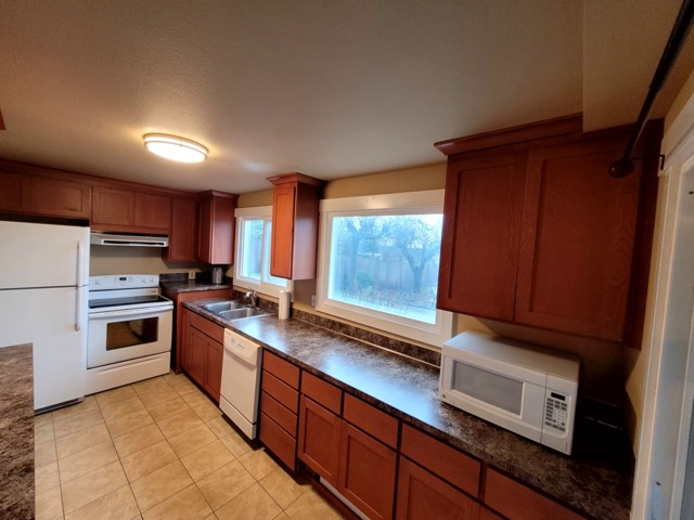 1212 S 101st St #B - Photo 5 of 22