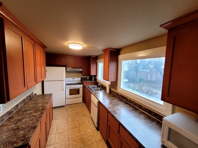 1212 S 101st St #B - Photo 6 of 22