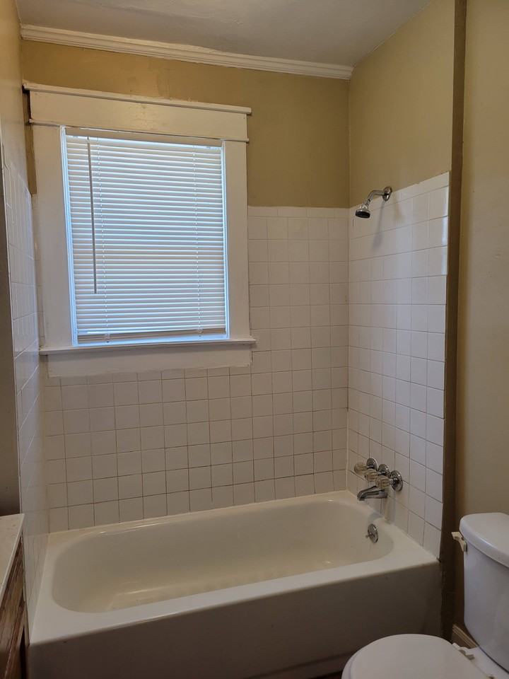 3217 Mersington Ave - Photo 2 of 6