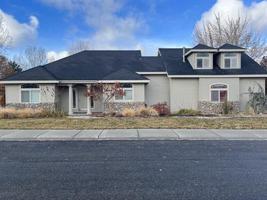 featured image of 2664 E Bridgecreek Dr #2664