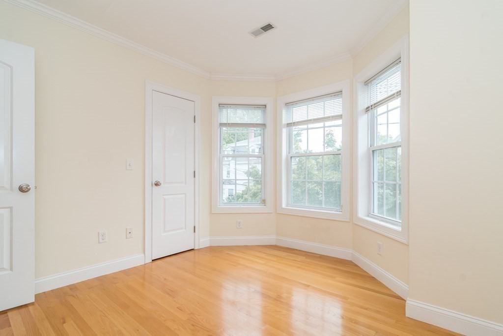 123 Russell St #1 - Photo 3 of 12