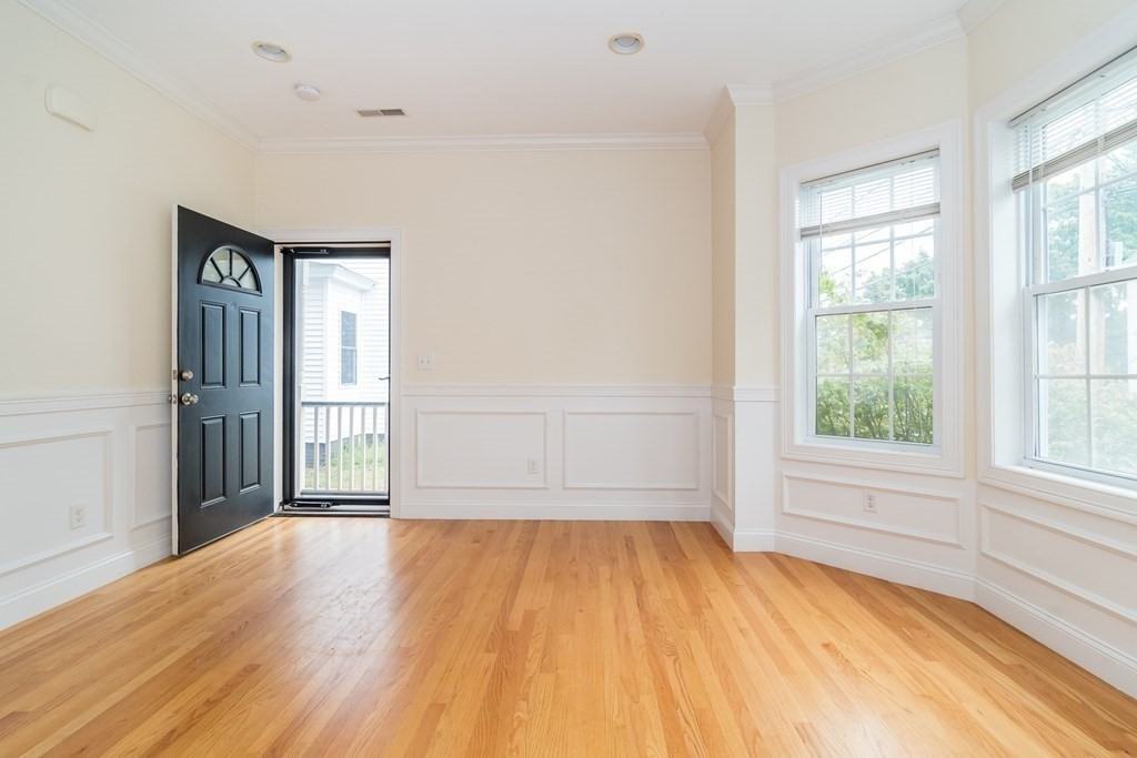 123 Russell St #1 - Photo 4 of 12