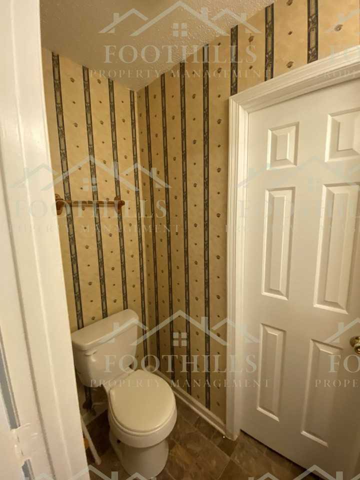 502 Woodcrest Dr - Photo 3 of 17