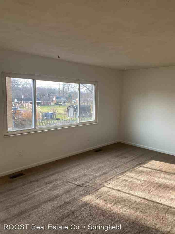 2223 Iroquois St - Photo 2 of 6