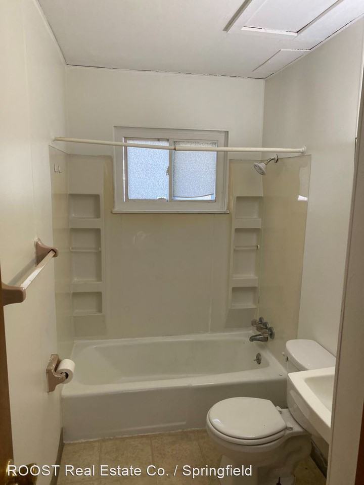 2223 Iroquois St - Photo 3 of 6