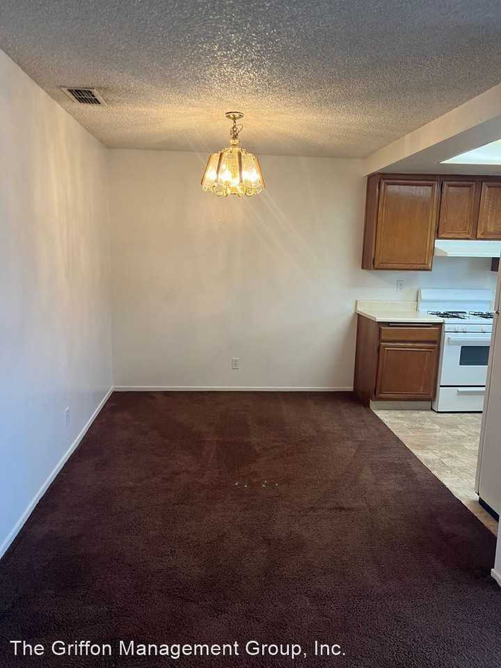 747 Chestnut Avenue - Photo 2 of 9