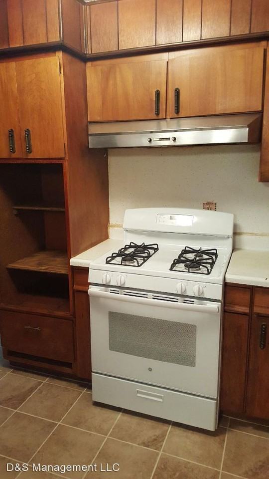 808 Sw 68th St - Photo 3 of 13