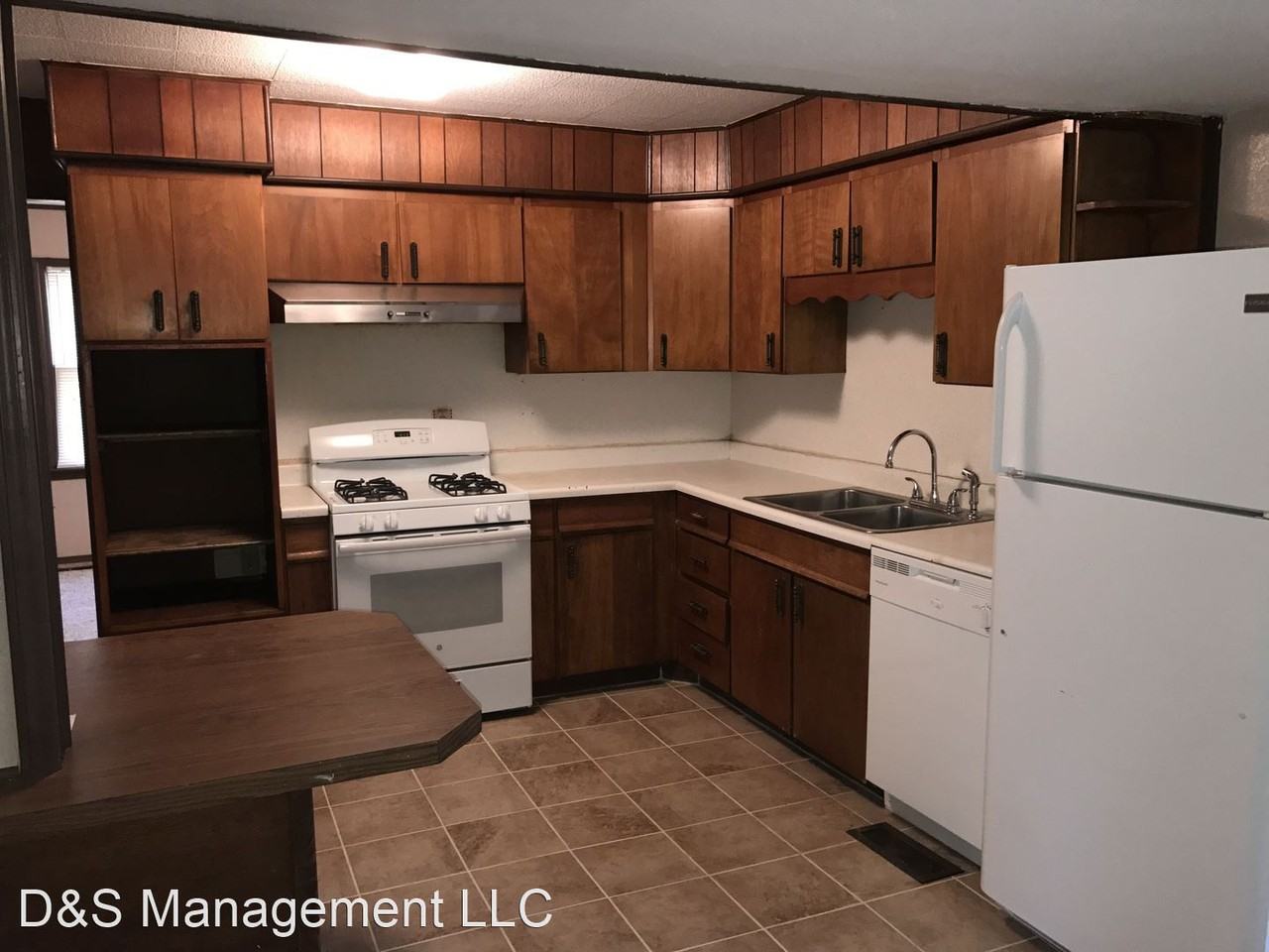 808 Sw 68th St - Photo 2 of 13