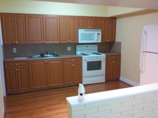 5445 Fletcher St - Photo 2 of 9