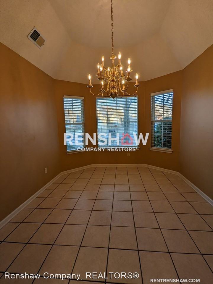 8255 Cross Point Dr - Photo 3 of 26