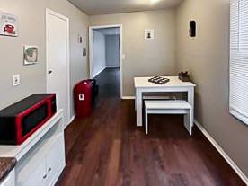 Gary Ct Nw - Photo 3 of 24