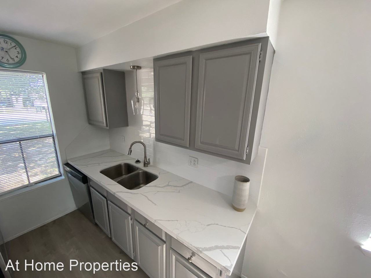 1503 Pine Ridge - Photo 3 of 7