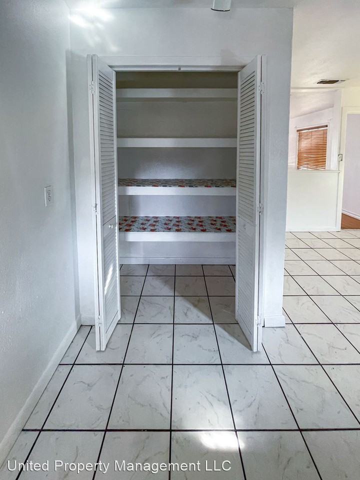 1013 N Richard St - Photo 2 of 7
