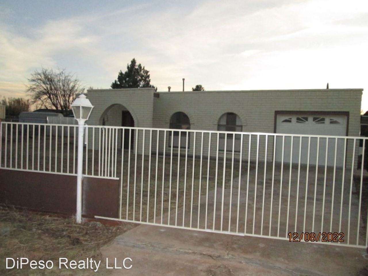 1202 E Klassen Ct - Photo 2 of 18