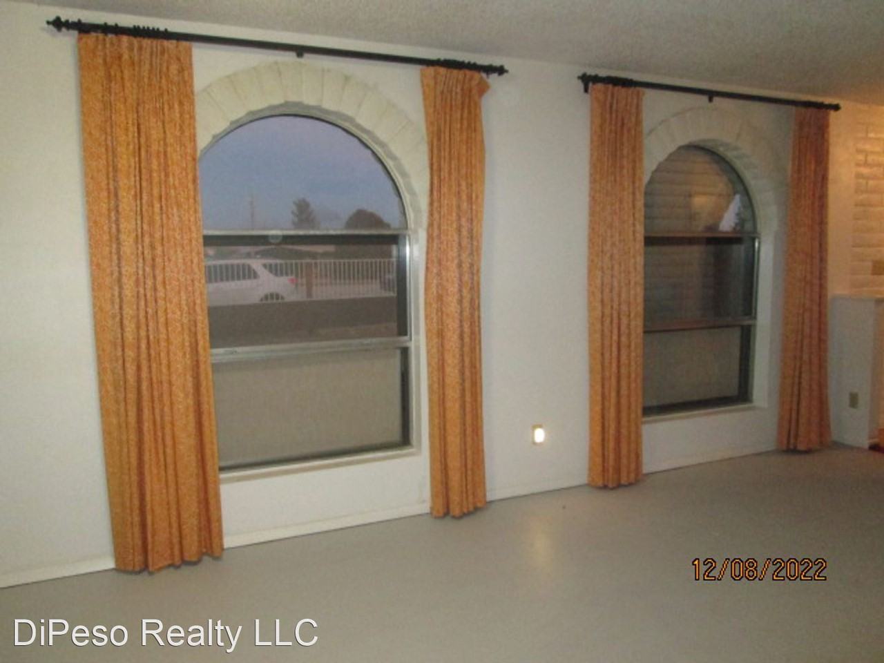 1202 E Klassen Ct - Photo 3 of 18