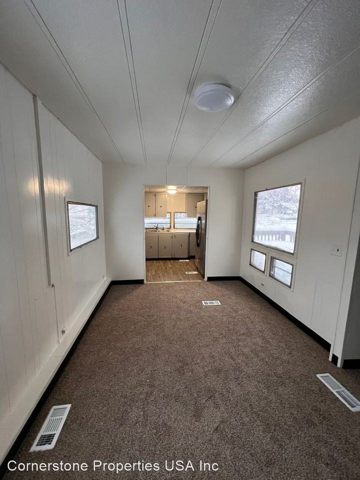 1908 Hillcrest Dr Spc 13 - Photo 2 of 30