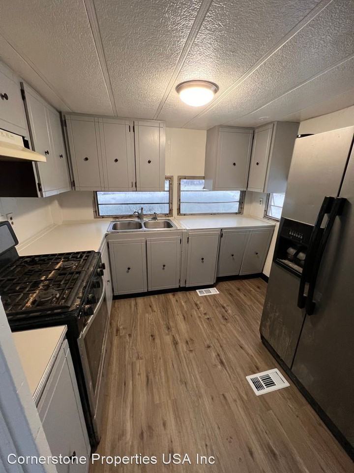 1908 Hillcrest Dr Spc 13 - Photo 3 of 30