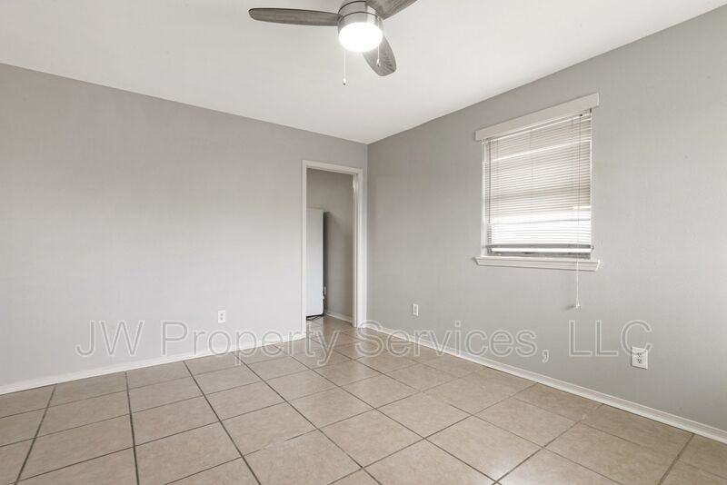 4822 4822 - 24 Dodt Ave. #4824 - Photo 3 of 11