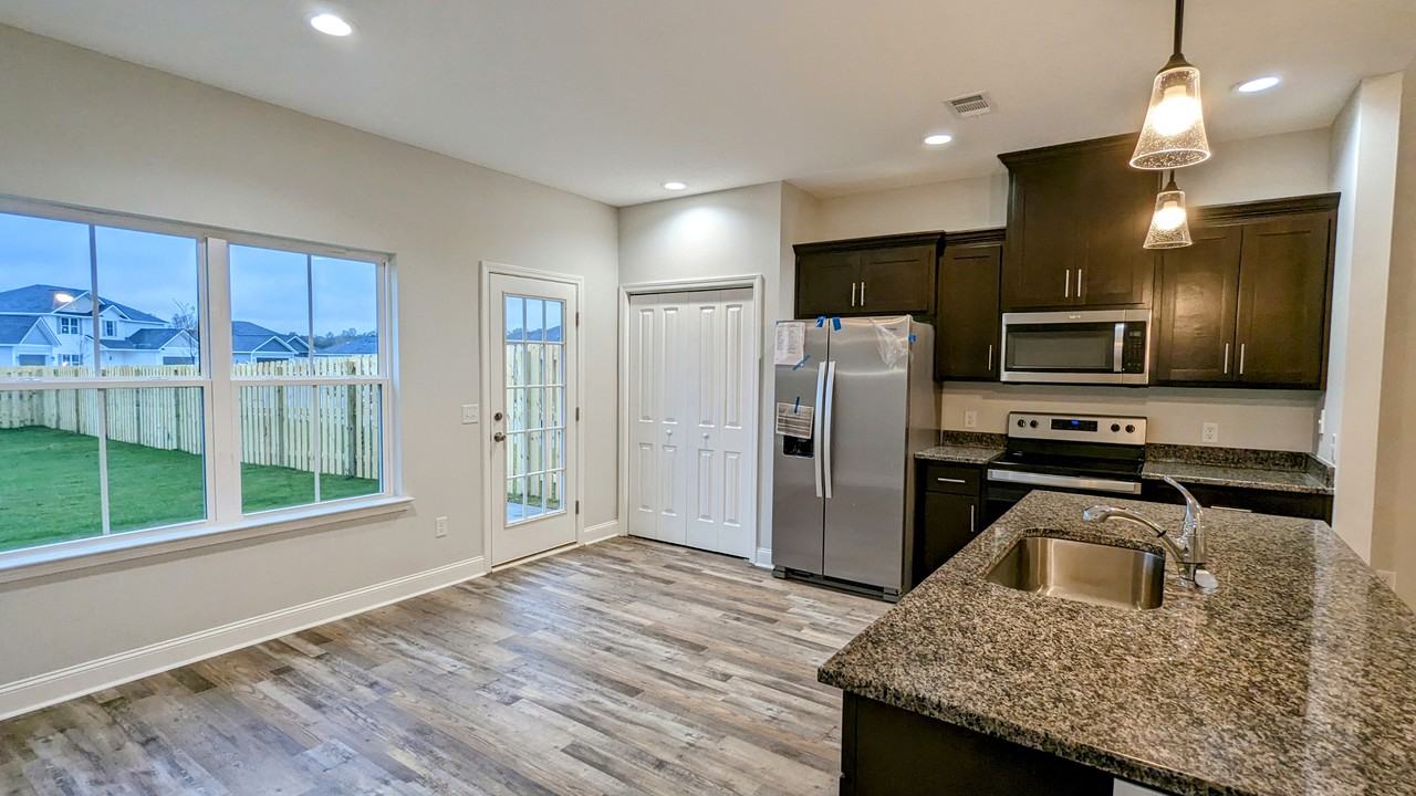 101 Centennial Ct - Photo 3 of 13