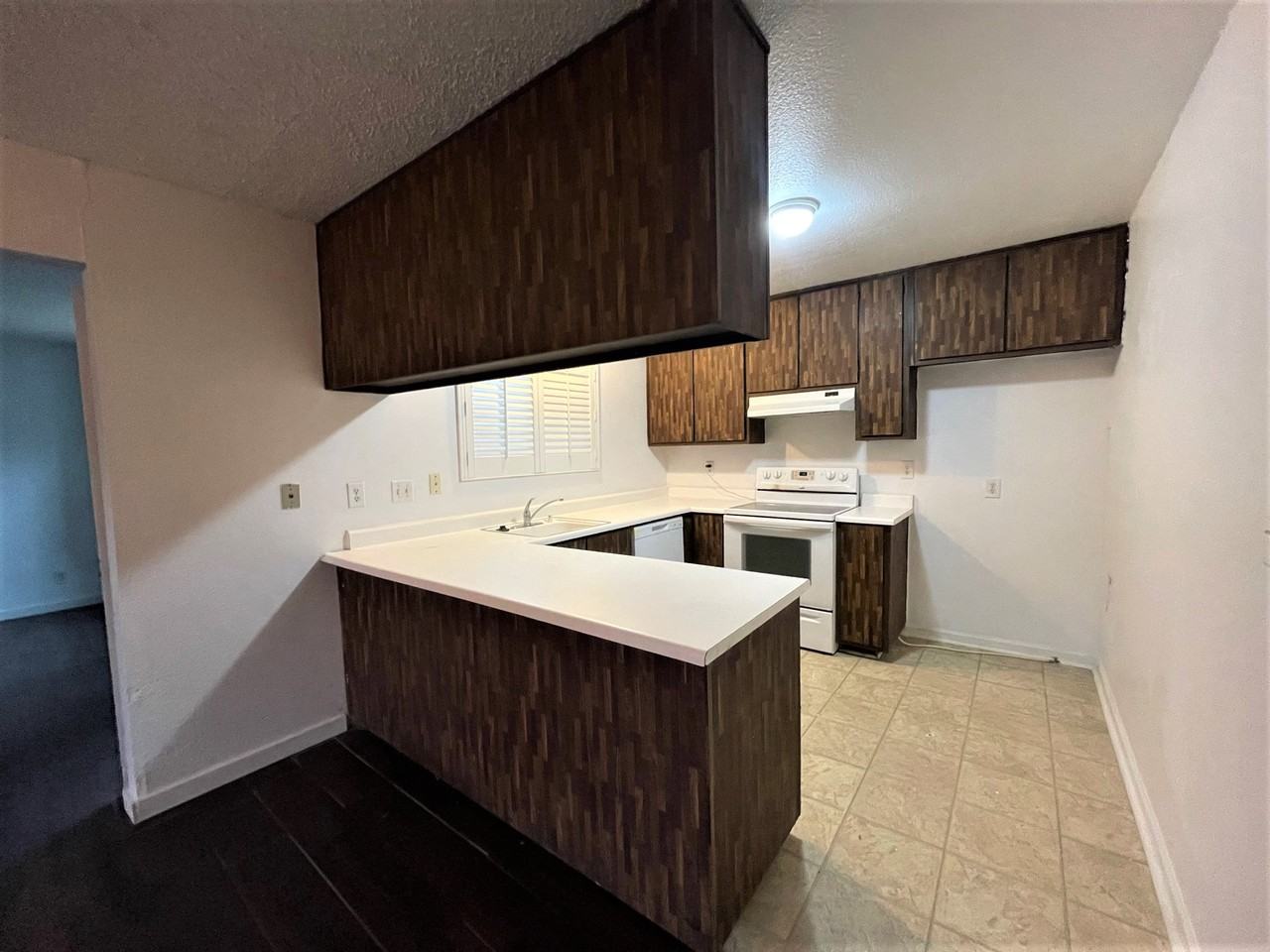 1702 Veronese Way - Photo 3 of 10