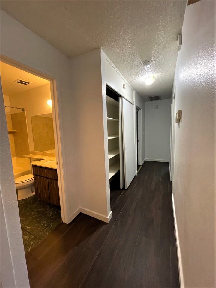 1702 Veronese Way - Photo 5 of 10