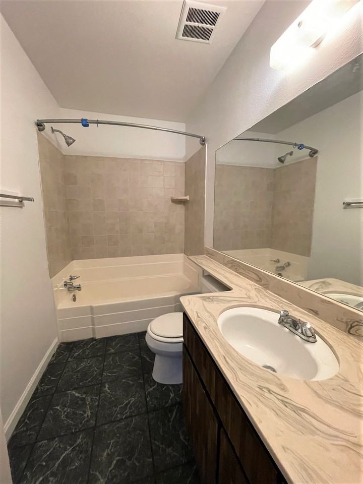 1702 Veronese Way - Photo 6 of 10