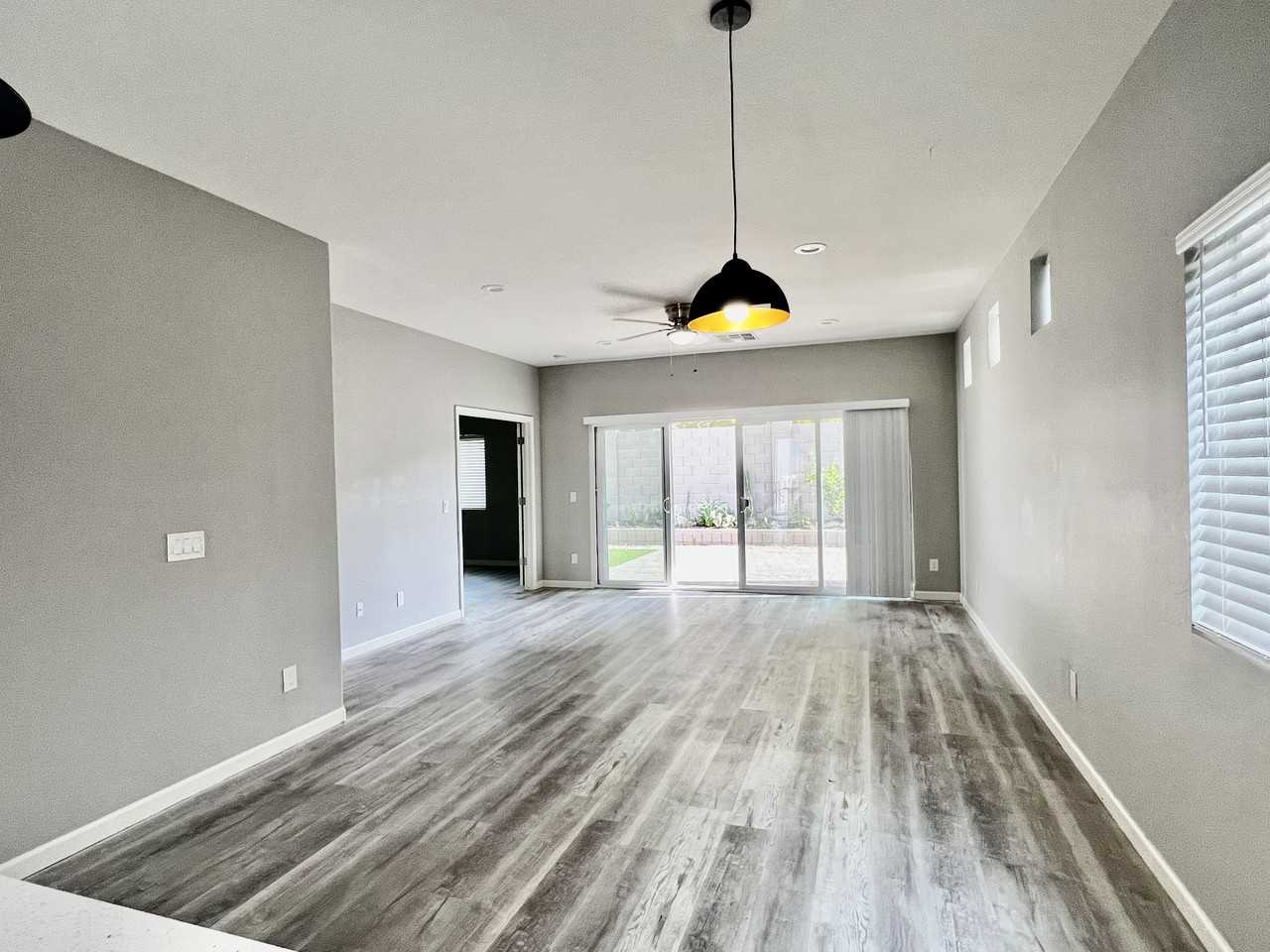 8017 S 6th Dr - Photo 2 of 32