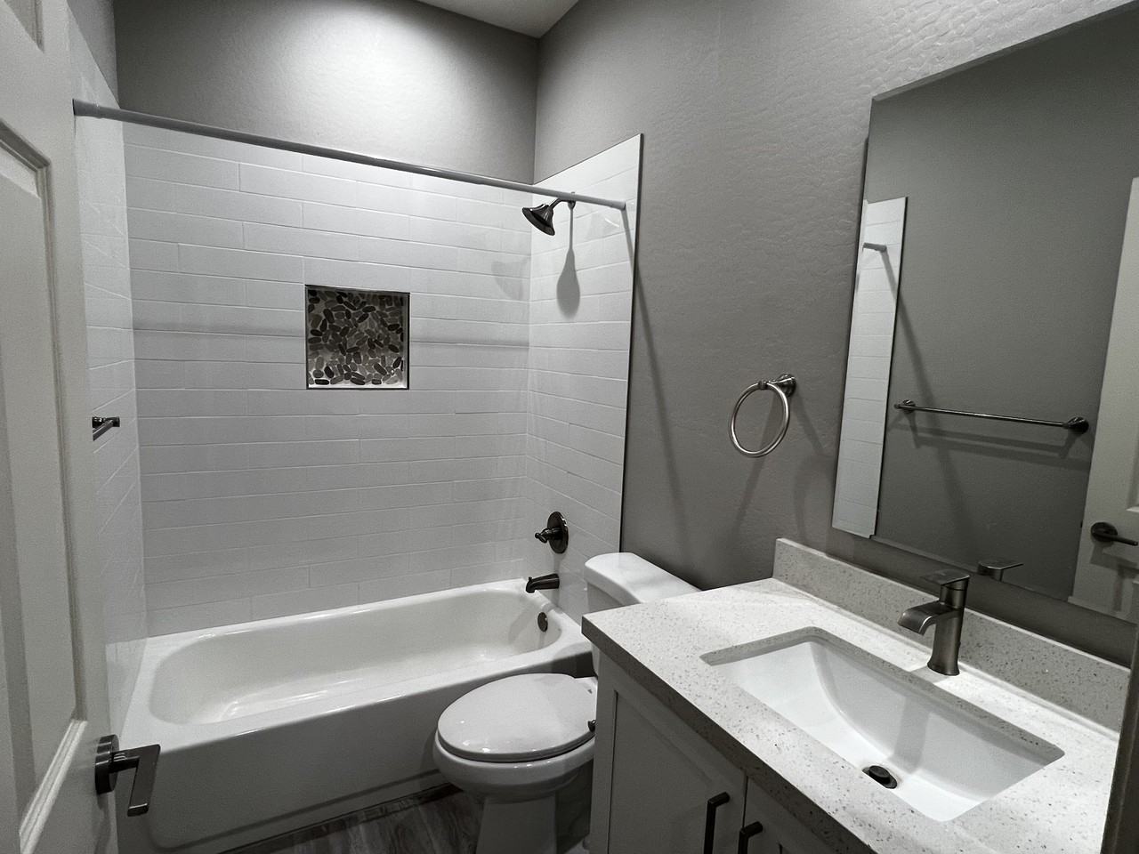 8017 S 6th Dr - Photo 6 of 32