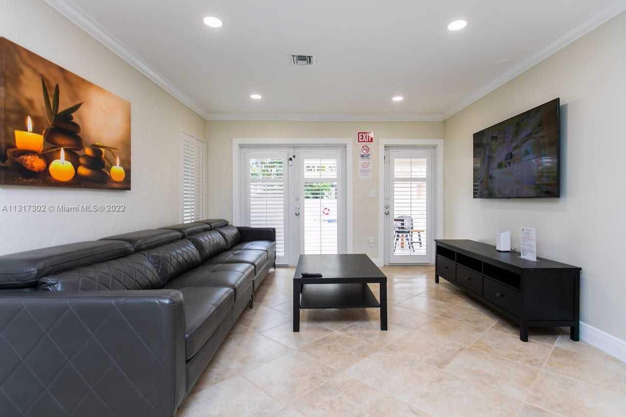 714 Harrison St - Photo 2 of 34