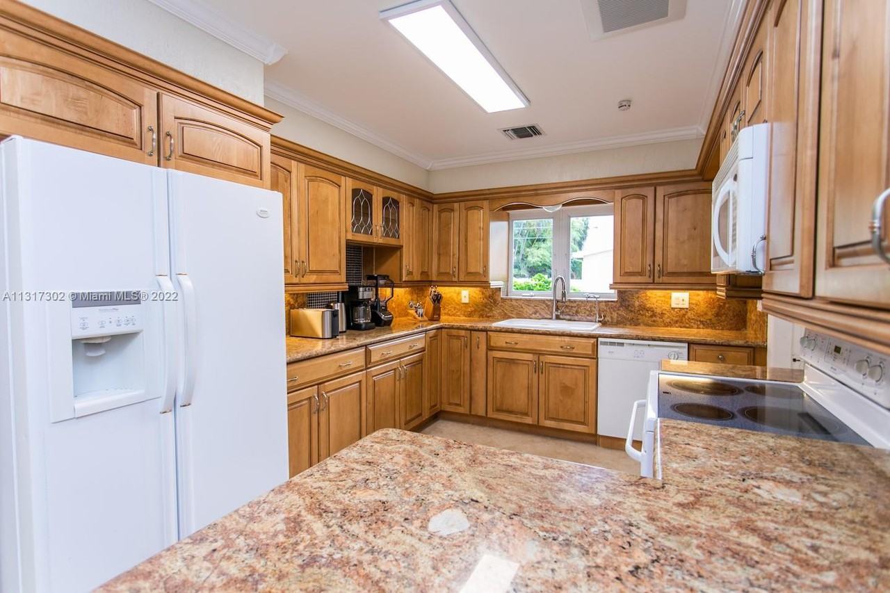 714 Harrison St - Photo 5 of 34