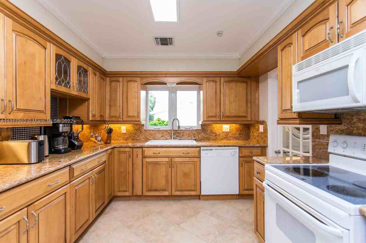 714 Harrison St - Photo 6 of 34