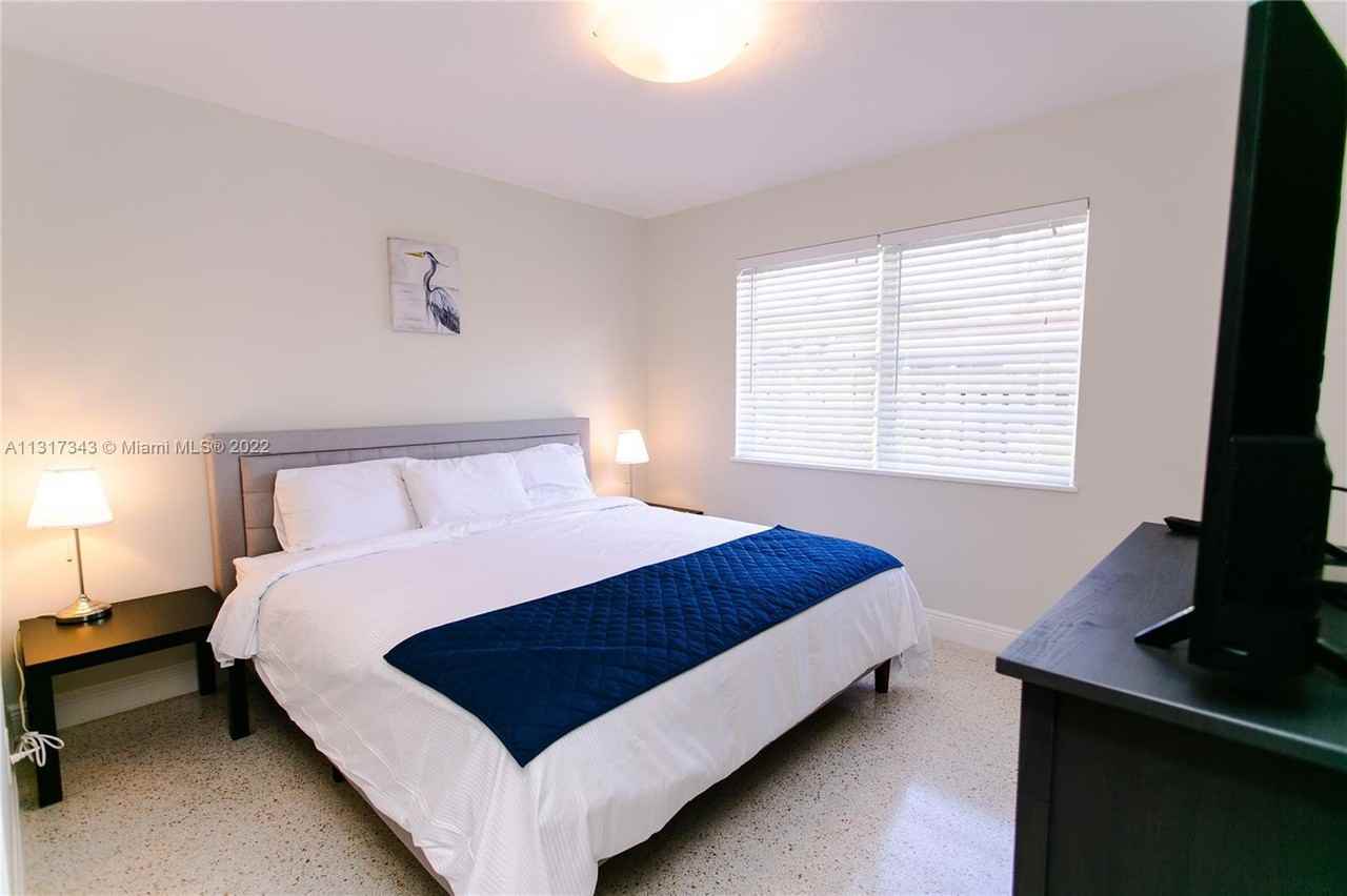 951 Washington St - Photo 6 of 26