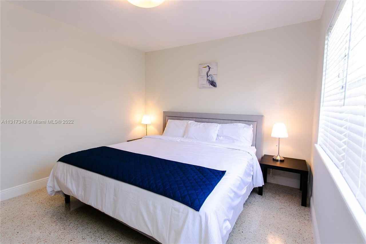 951 Washington St - Photo 7 of 26