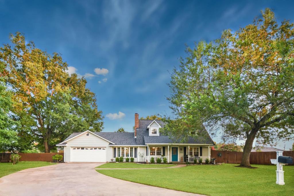 917 Kathy St - Photo 2 of 21