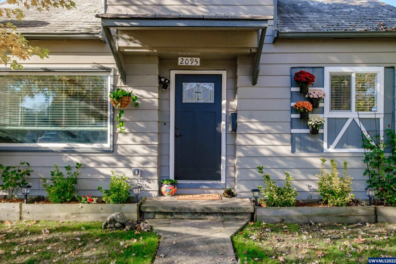 2095 Liberty St Ne - Photo 3 of 17