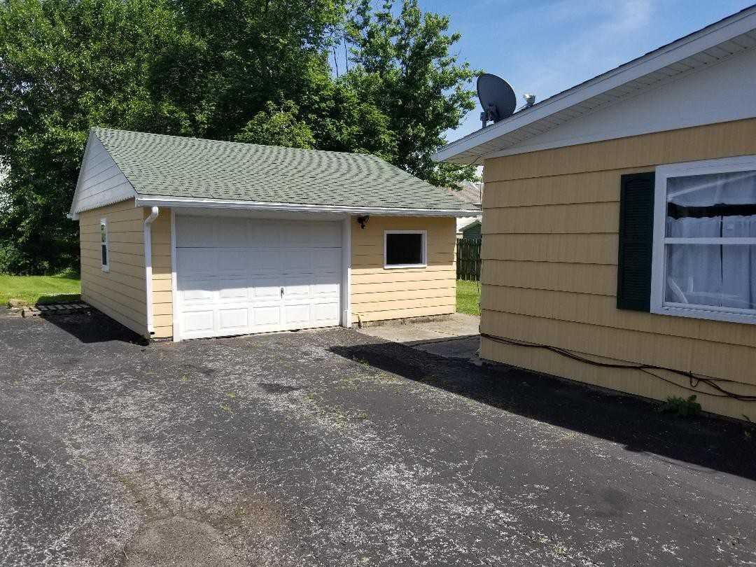 447 Lawrence Street - Photo 4 of 16