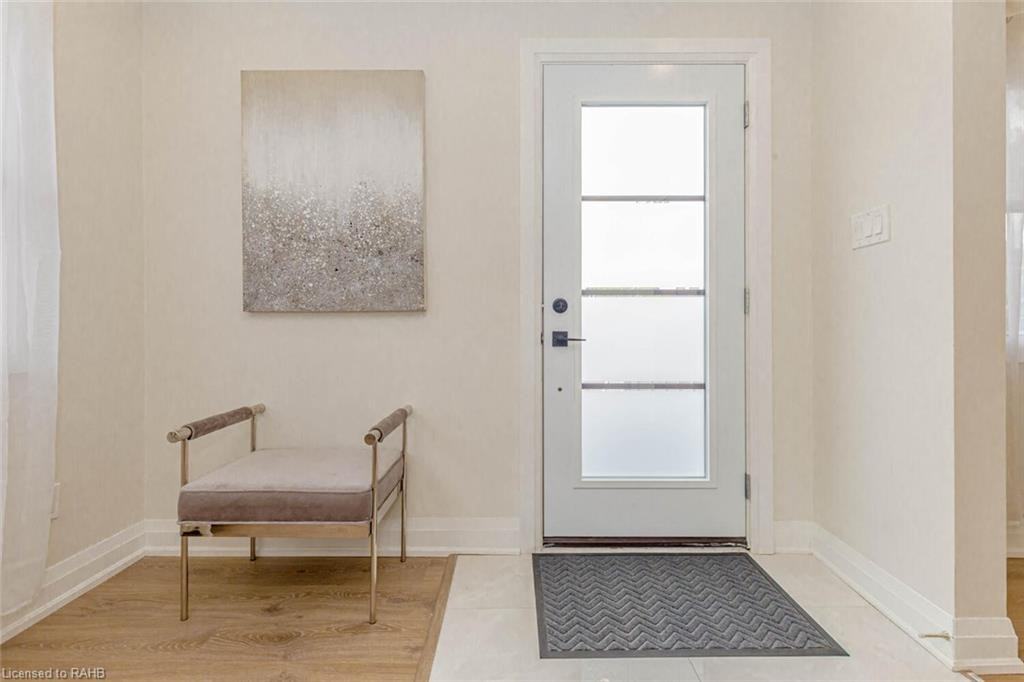 67 Kenilworth Avenue South - Photo 2 of 10